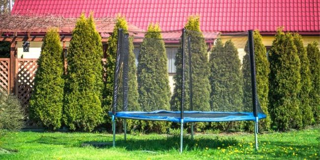 outdoor-trampoline-with-net